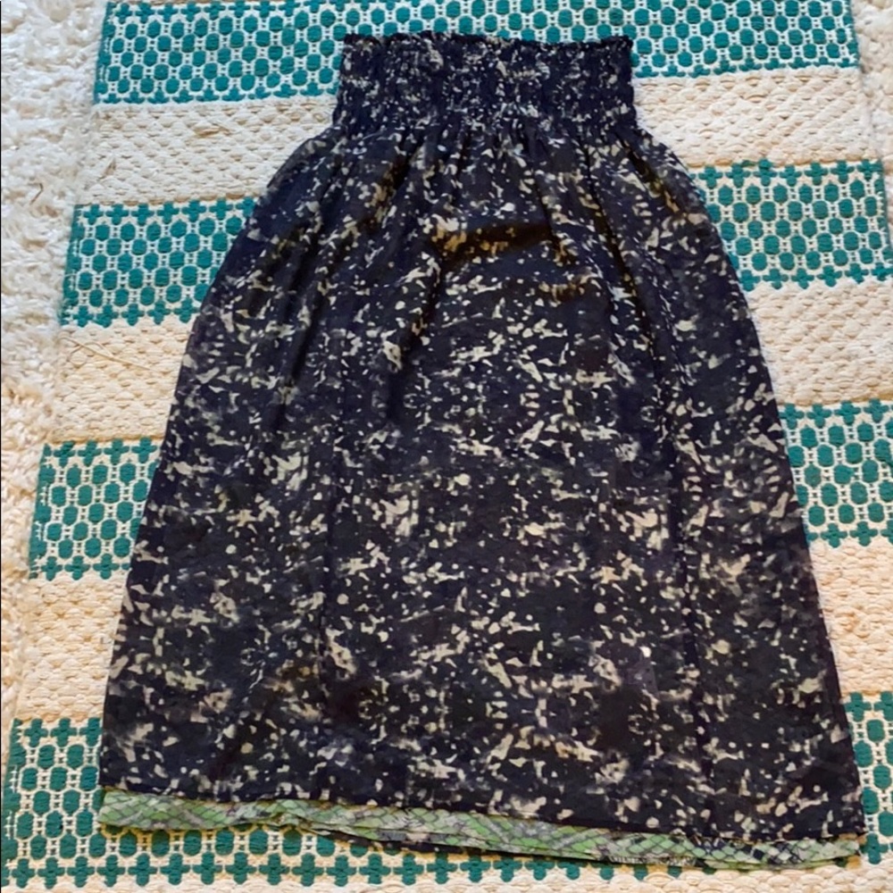 Size small Cabi reversible navy/green skirt.
